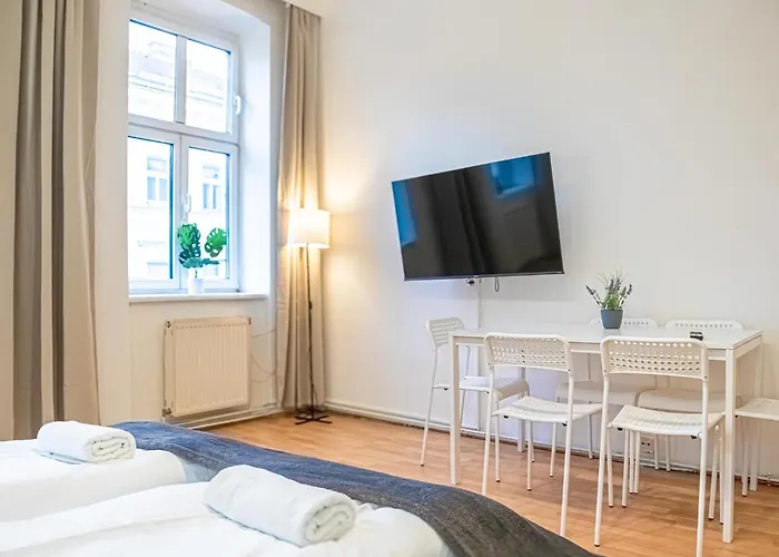 Apartment Comfortable 2br Apt-near Wiener Stadthalle