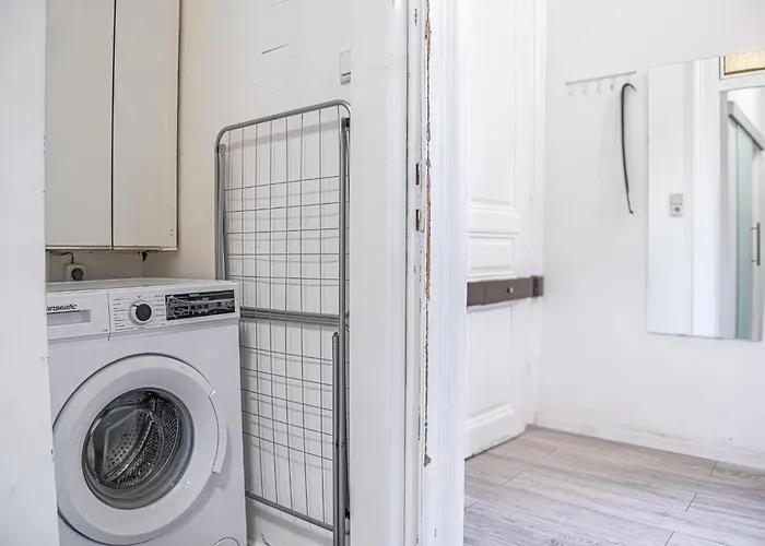 Apartment Comfortable 2br Apt-near Wiener Stadthalle Vienna