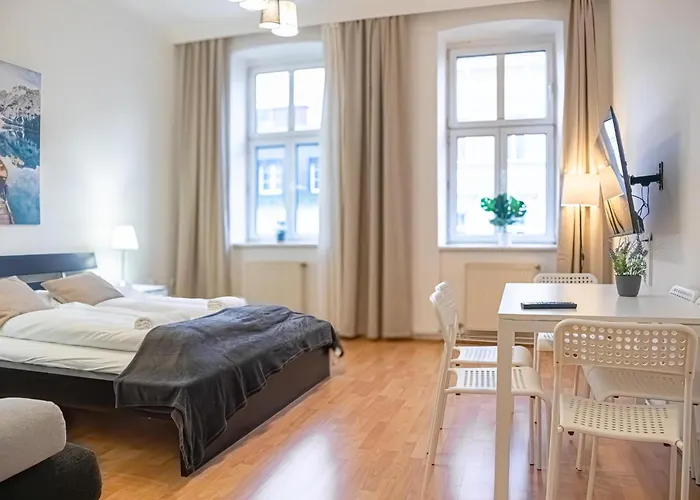 Comfortable 2br Apt-near Wiener Stadthalle *