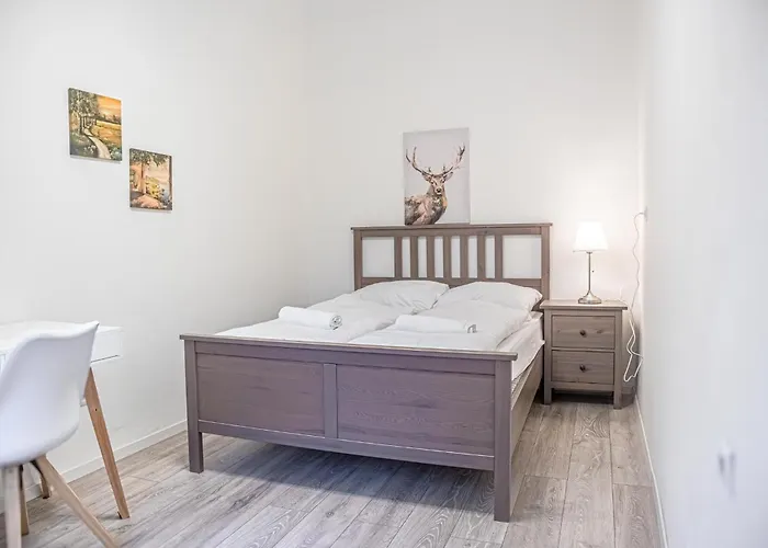 Apartment Comfortable 2br Apt-near Wiener Stadthalle *