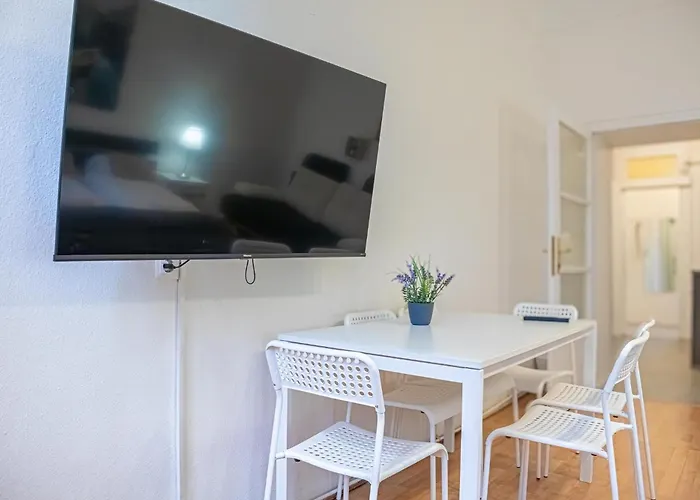 Apartment Comfortable 2br Apt-near Wiener Stadthalle Vienna