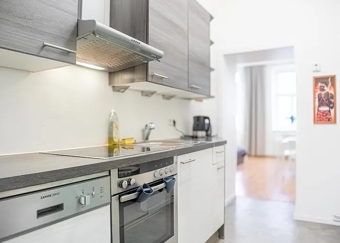 Comfortable 2br Apt-near Wiener Stadthalle * Vienna